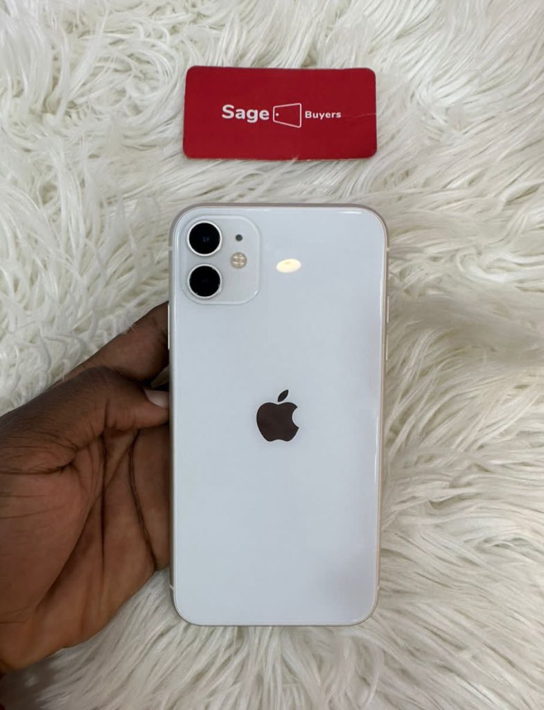 sagebuyer's tweet photo. 🚨 DEAL OF THE DAY 🚨  

Product: iPhone 11
Capacity: 64GB
Price: UGX 940,000

#SageBuyers 
#SageDay https://t.co/3LsxXGVaJm