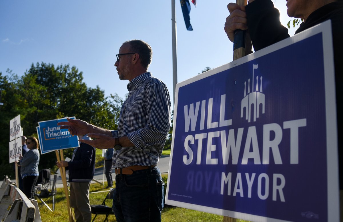 .<a href="/UnionLeader/">UnionLeader.com</a> Manchester mayoral candidates head to the polls to greet supporters.