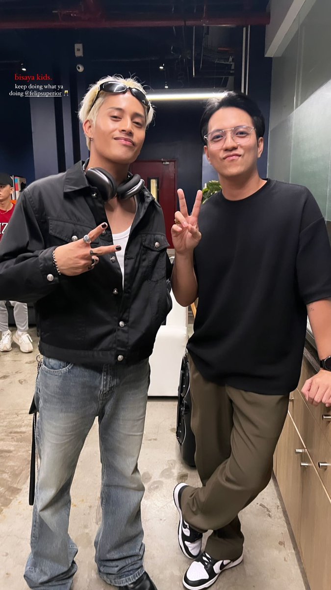 LOOK: Singer-songwriter TJ Monterde, and the husband of KZ Tandingan, posted a photo with FELIP in his IG story.

"bisaya kids. keep doing what ya doing <a href="/felipsuperior/">FELIP</a> 🥂"
 
📸 tjmusicmonterde IG
<a href="/SB19Official/">SB19 Official</a> #SB19
<a href="/felipsuperior/">FELIP</a> #FELIP #SB19_KEN
