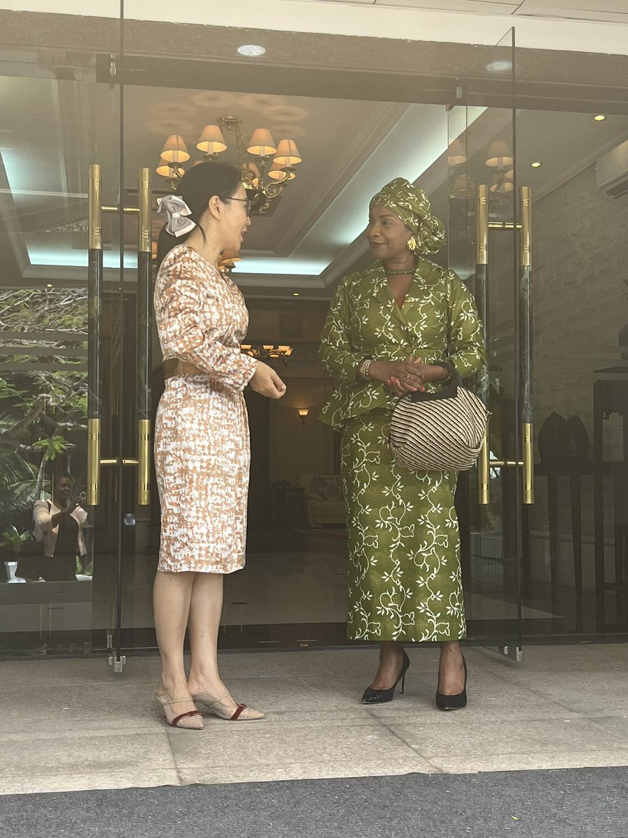 MParums's tweet image. Grateful to the Ambassador of China for the genuine interest in the refugee response in Tanzania. Your support means a lot. Asante sana🇨🇳