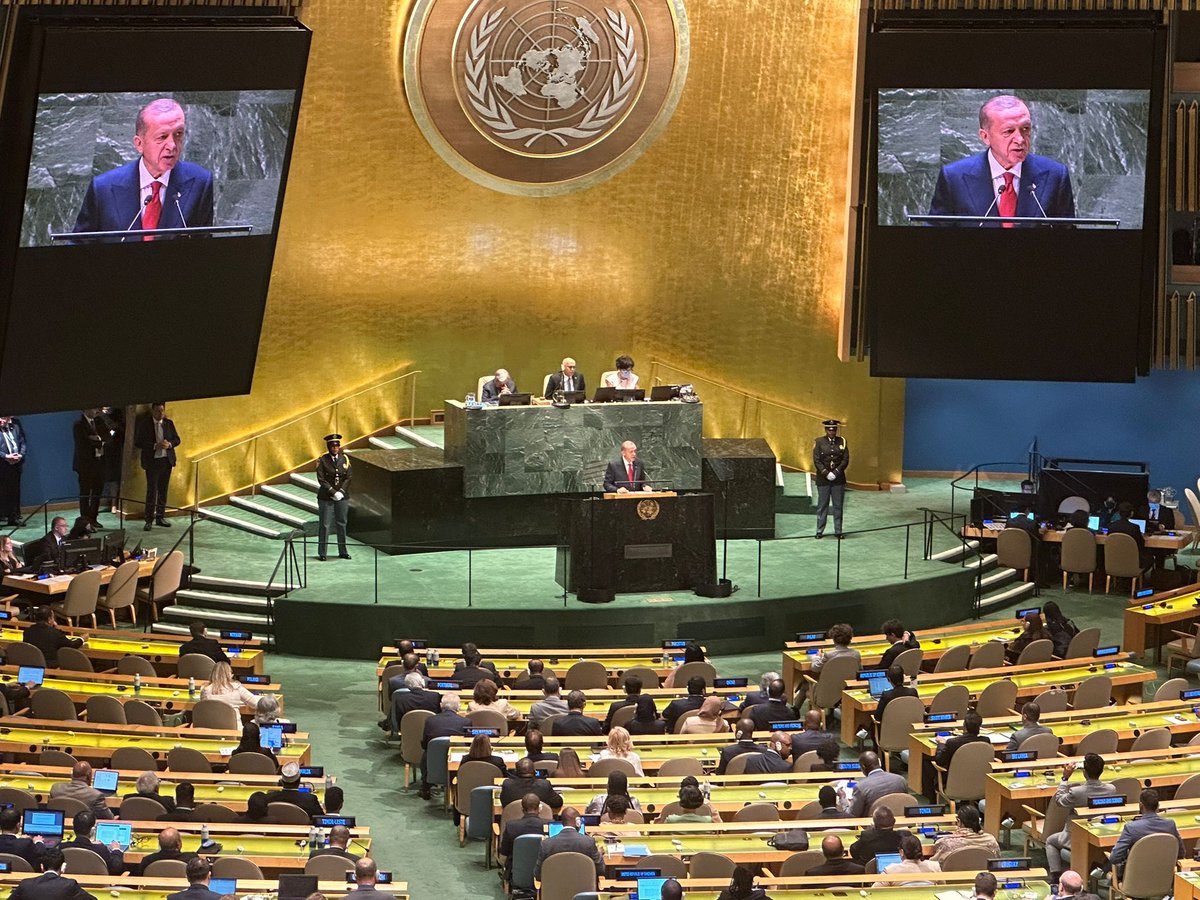 📍New York • BM Genel Kurulu Cumhurbaşkanımız Sayın @RTErdogan’ın hitaplarını dinliyoruz.