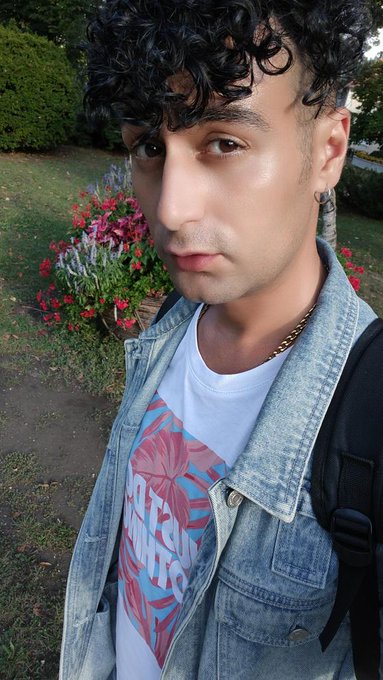 Park walk 😂 https://t.co/utVnLn4woV