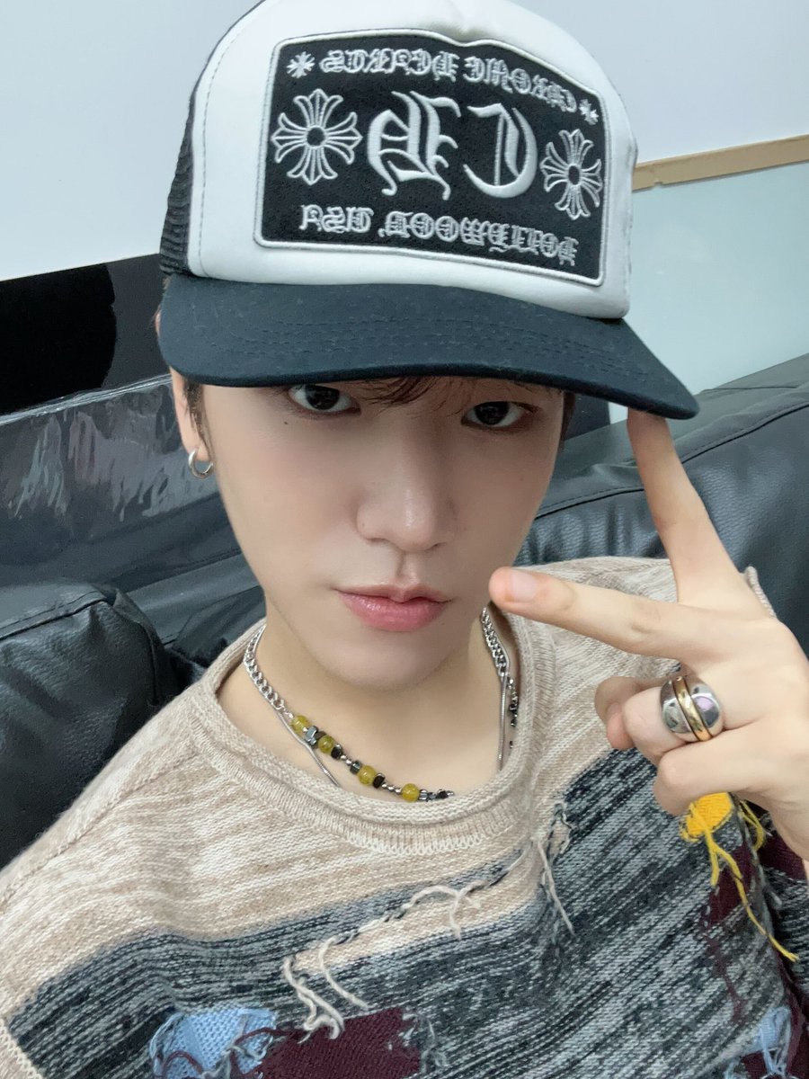 BOYNEXTDOOR_twt's tweet photo. 브일 브이 브삼 ✌️ 
#BOYNEXTDOOR #리우 #RIWOO https://t.co/N9VcQkA3KP