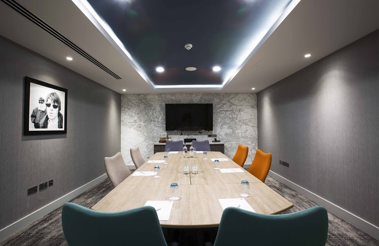 Why you should visit us for your next meeting:

🤝We are a 4* Hotel based 200m walk away from Piccadilly Station.
🤝We have 298 bedrooms and 12 Conference rooms offering the latest AV Technology. 
🤝Hybrid Meeting Technology available.
🤝Freshly made snacks, breakfast and lunch.