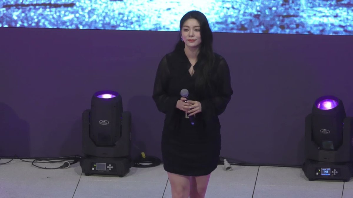 AngelicAilee's tweet photo. [4K FANCAM] 230919 #Ailee @ Seoul National University Homecoming Day Gwanak Concert

📍 https://t.co/WOeYmQNlXd

🎵 U&amp;I
🎵 I Will Go To You Like The First Snow
🎵 I Will Show You
🎵 Evening Sky (short acappella)
🎵 I'll Hold You (short acappella)
🎵 Atmosphere https://t.co/72fGeQUN9M