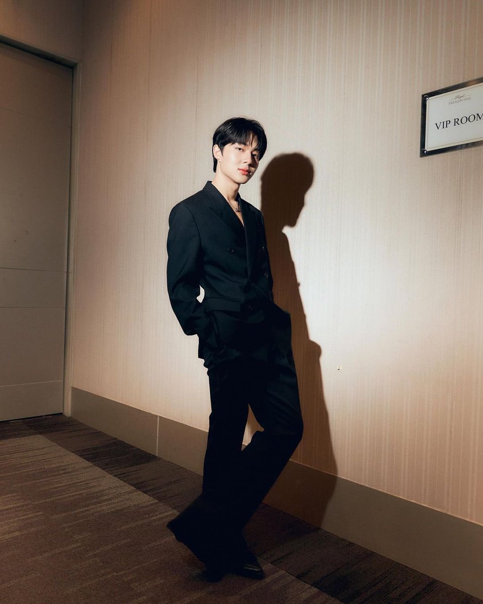 dz_dyaz25's tweet photo. Your appearance on stage was truly extraordinary, with a beautiful @Versace outfit 🤍🤍🤍😍
@CwrNew
#NuNew
#Vercase https://t.co/a7c2KLP34o
