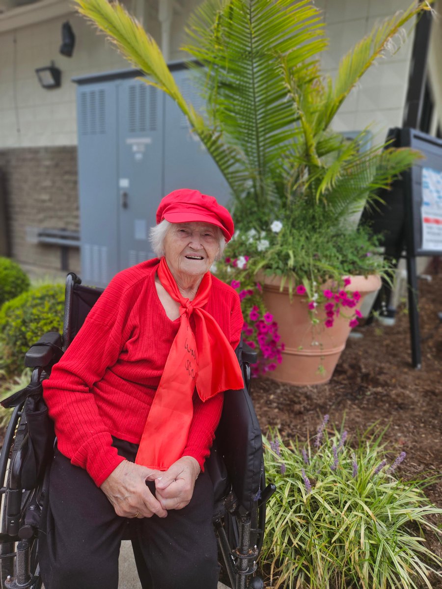 What a beautiful afternoon at one of Louisville's little known gem spots for lunch; Mike Linnings ! It was wonderful fellowship and as you can see Paul got his frog legs he had been craving!
#WeLoveLunchOutings 
#WeLoveMikeLinnings