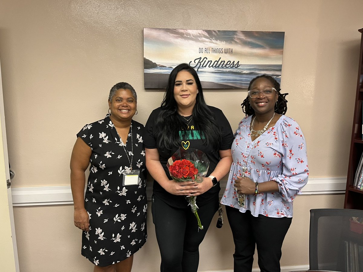 Nova Eisenhower tweet media