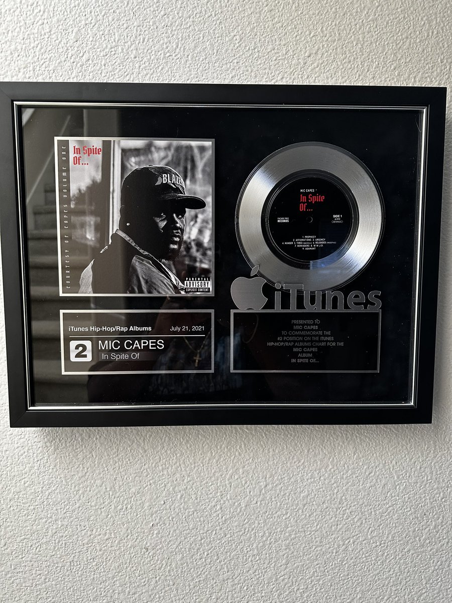 MicCapesRaps's tweet photo. Hardware 🏆 https://t.co/83iKJyrSDJ