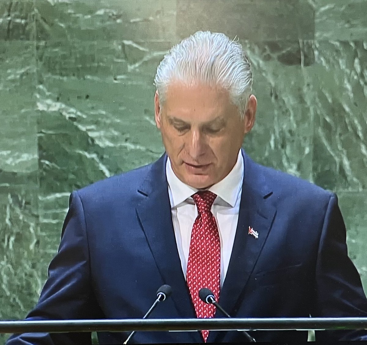 Defendemos la cooperación, sin politización ni imposiciones de modelos; la voz de #Cuba se alzará siempre desde y por los países del Sur; fortaleceremos nuestro modelo socialista que, asediado, demuestra cuánto puede hacer por Cuba y otras naciones del mundo.

#DiazCanelEnONU