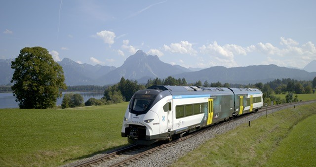 BallardPwr's tweet photo. We are thrilled to share the first public ride of the Siemens Mireo Plus H #FuelCell electric passenger train. 🚄🍀 #PoweredByBallard's advanced heavy-duty #FuelCell modules, the train covered a completely error-free &amp; smooth 110 Km ride between Füssen &amp; Buchloe, in Bavaria 👏 https://t.co/E4CoJAuHVj