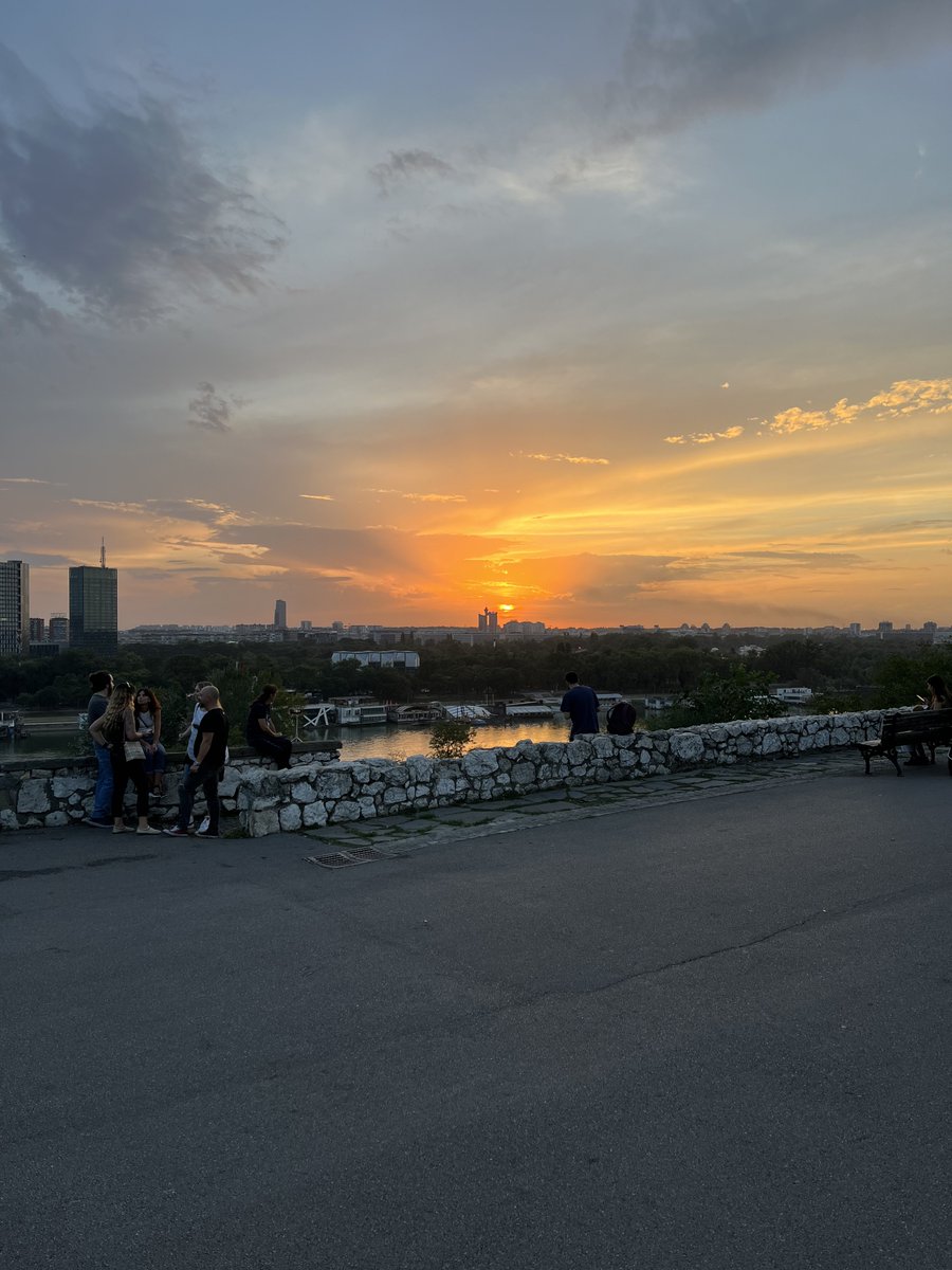 A_Kapustin's tweet image. Вау!
В iOS17 появилась специальная фича, которая помогает не завалить горизонт!