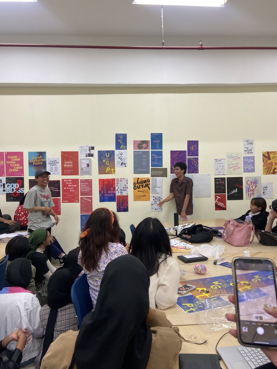 keffaas's tweet photo. kemaren presentasi poster temanya the changcuters full dengan cosplay gaya changcut laluu… https://t.co/N6aiPHQyPr