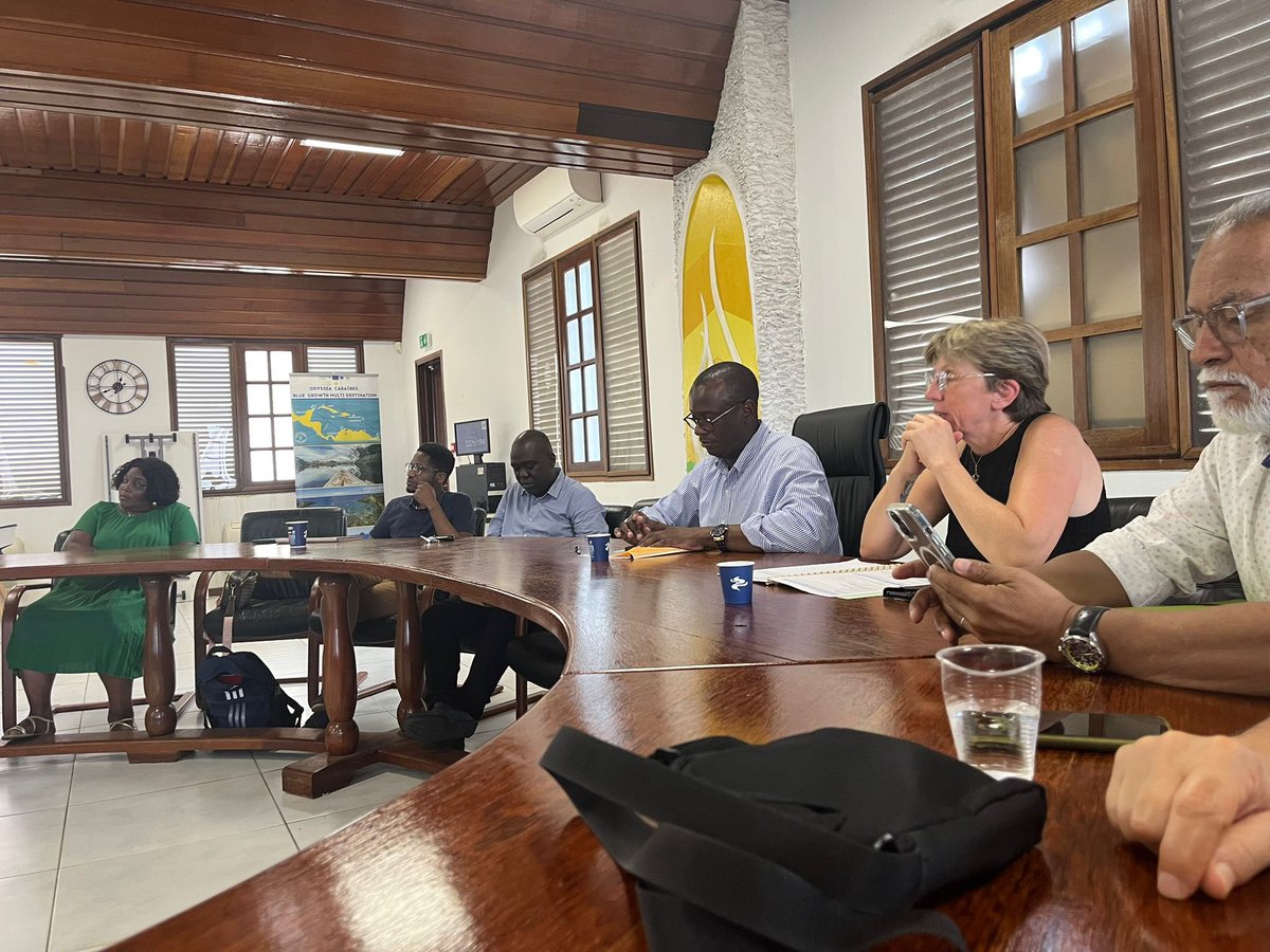 @guyane_ecologie @COutremers @AminataPallud Visite du port de Sinnamary ce matin avec le maire, à la rencontre des pécheurs. Nous avons découvert de nombreux projets au cours de nos riches échanges.