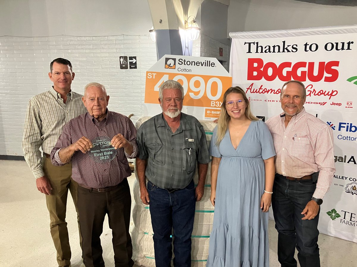 BASFAgProducts's tweet image. For the past decade, BASF cotton varieties reigned as the FIRST cotton bale harvested in the US, and this year was no exception. This year's "First Bale of Cotton Auction" saw us secure the bale with a $10,000 bid, continuing our support of local ag scholarships. 🌱