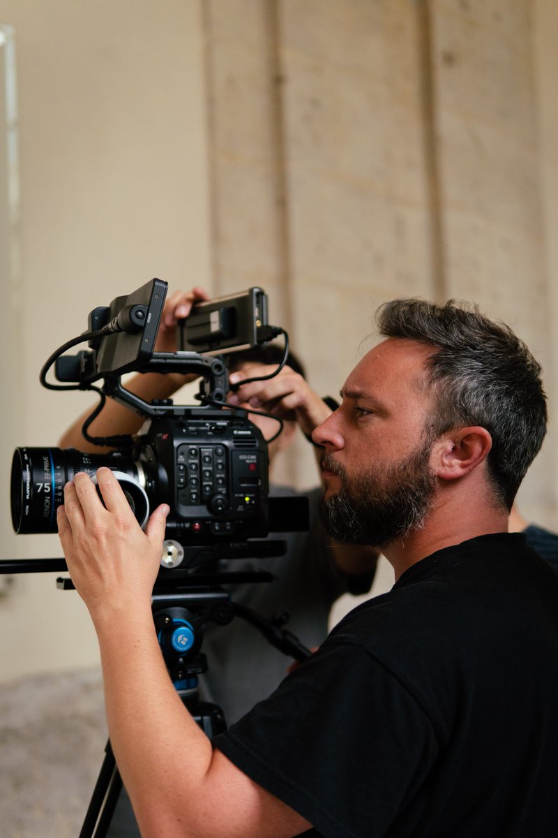 Notodofilmfest_'s tweet image. 🎞 Nos encanta la foto fija del rodaje de "Polvo de estrellas" 🌠 el corto que @PedroDelRio82 ha hecho como embajador del #PremioValladolidCiudadCreativa

Y vosotros, ¿ya habéis rodado vuestro #notodo en Valladolid? Hay un premio de 1.000 euros. 🏆

+info: notodofilmfest.com/valladolid-ciu…