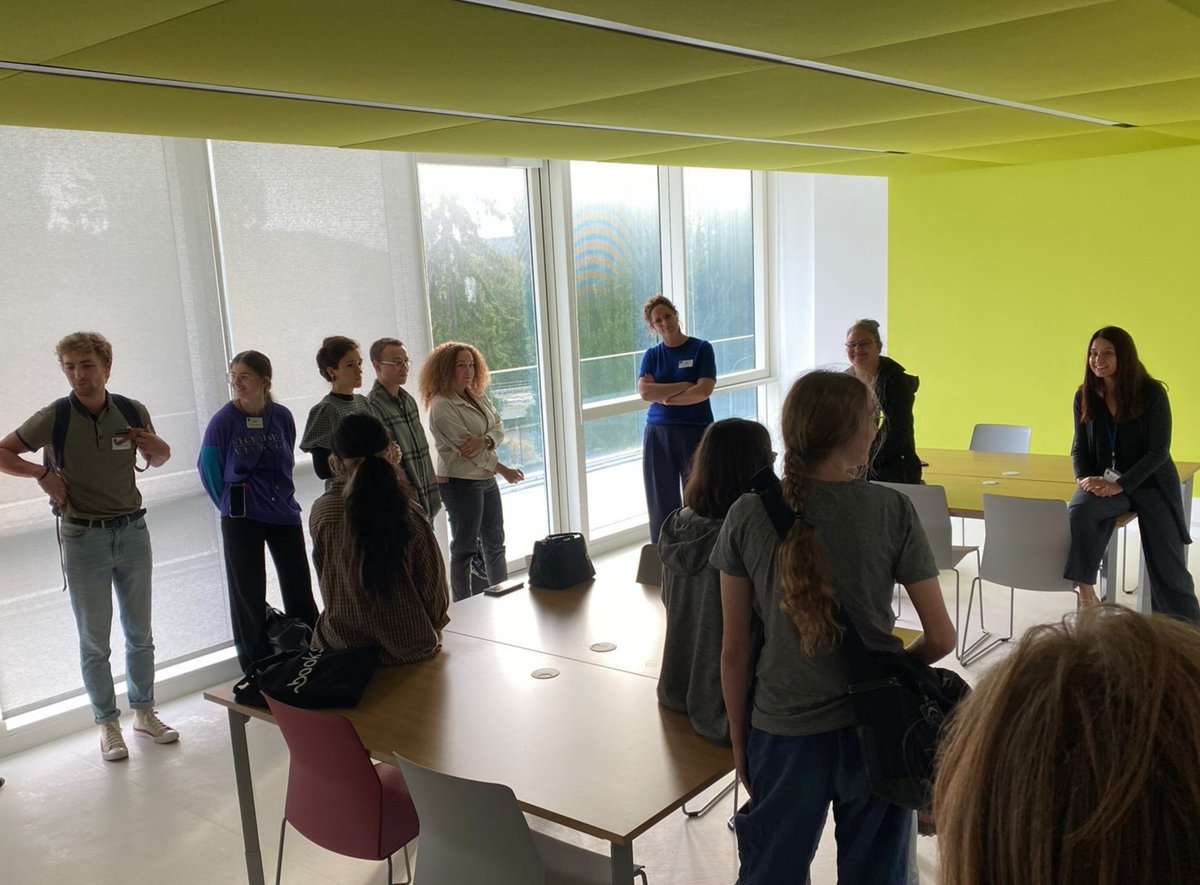 Barbara De Coninck <a href="/BarbaraConinck/">Barbara De Coninck 🌱🌈</a> from <a href="/LeuvenPlantInst/">KU Leuven Plant Institute</a> , Céline Lavire from <a href="/ecomicrolyon/">EcoMicroLyon</a> and Solange Morera from <a href="/I2BCParisSaclay/">I2BC Paris-Saclay</a> share their professional experiences in biology/ life science with Master students Plant Sciences of <a href="/UnivParisSaclay/">Université Paris-Saclay</a> <a href="/SPS_Plant_Sci/">Saclay Plant Sciences (SPS)</a>