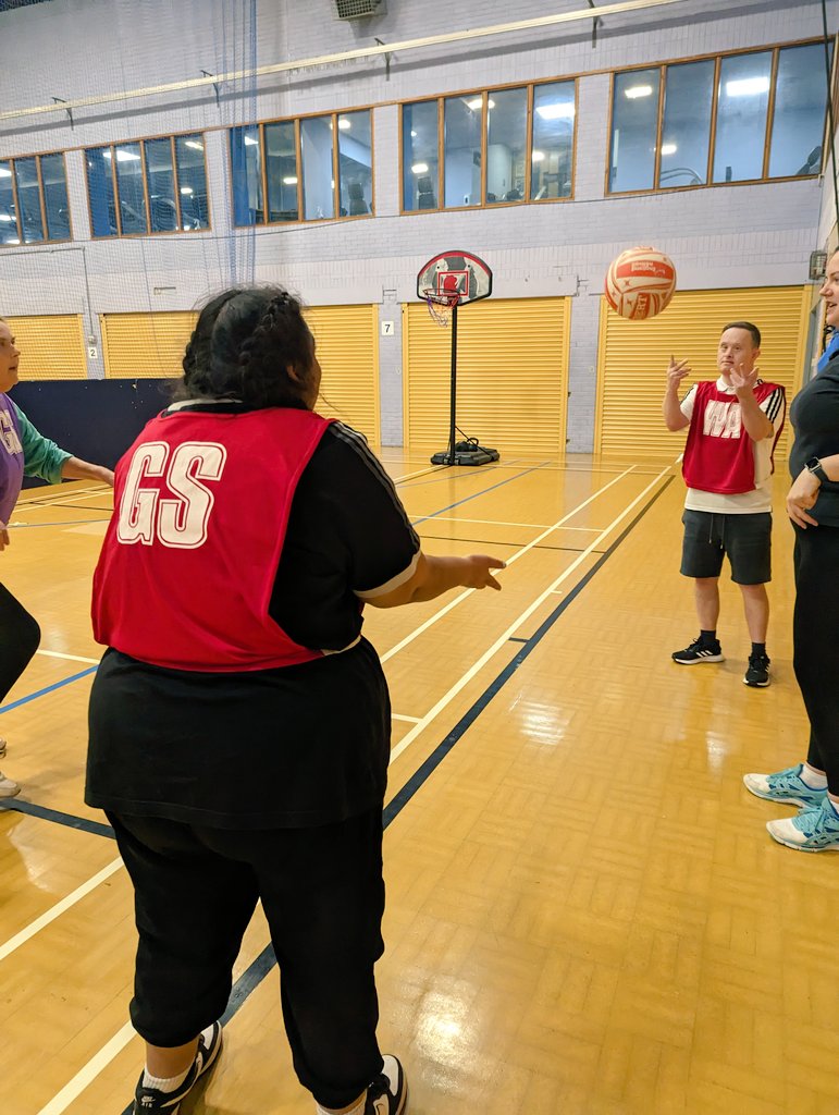 Choices4U_'s tweet image. Another great session with @EnglandNetball Today we practiced our defending skills and made some amazing interceptions!