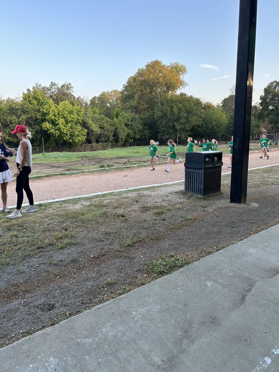 Yesterday, our @LeeRoadrunners were on the morning news on @fox7austin. We got to represent our school and the @MarathonKids program. Link for segment is below! 🏃🏽‍♀️🏃🏽‍♂️@AISD_HPE @AustinISD #AISDproud fox7austin.com/video/1281280