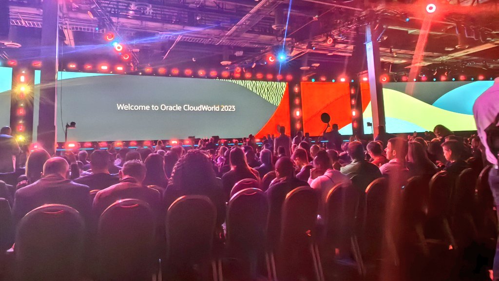 karinardgzp's tweet image. Está por comenzar el #OracleCloudWorld 2023 donde la compañía reúne a clientes y partners para dar a conocer sus novedades para seguir impulsando la transformación digital.