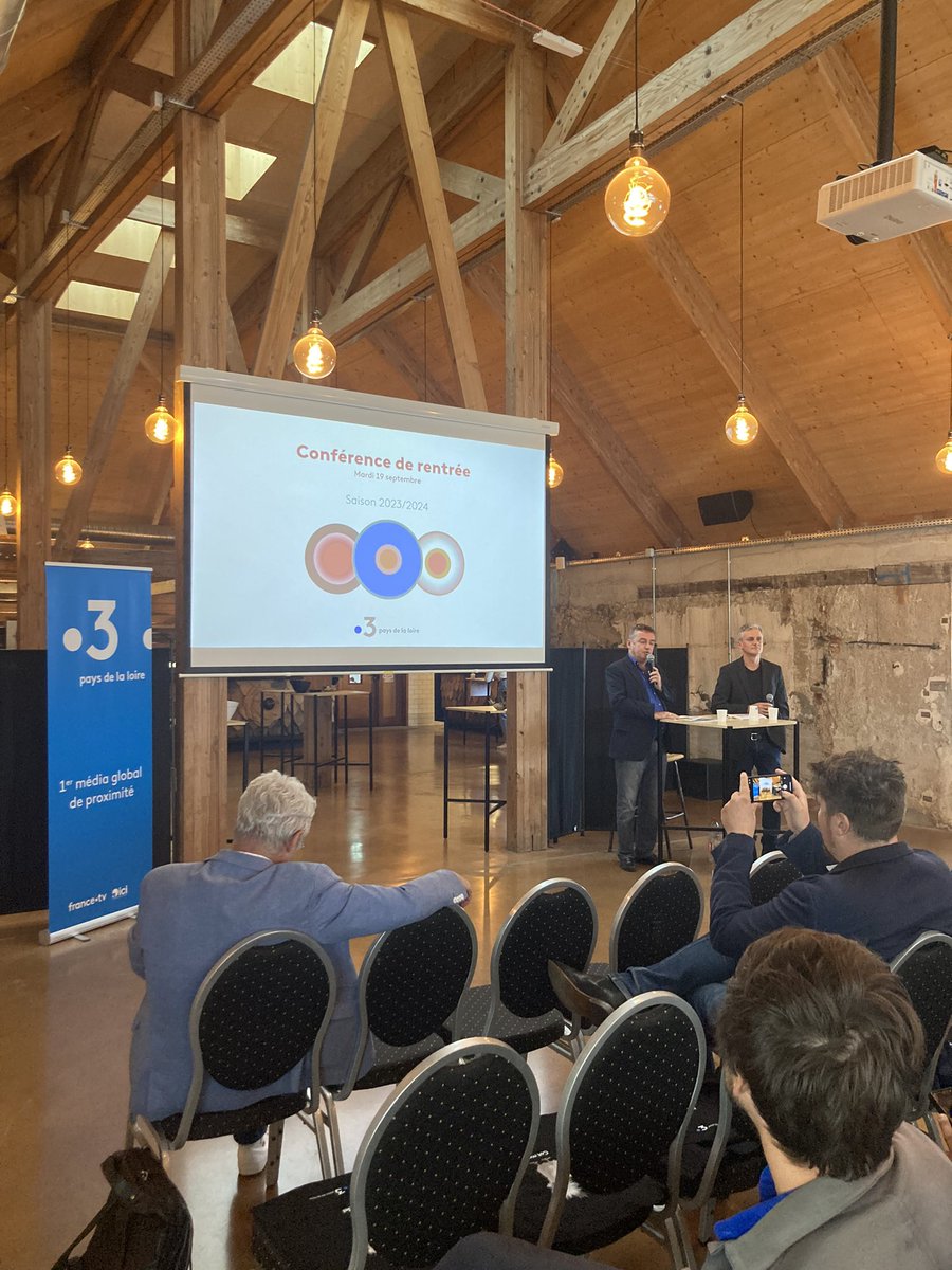 F3PaysdelaLoire's tweet photo. ⚡️Nouvelle saison !
conférence de rentrée ce soir à la Little Atlantique Brewery, lieu de tournage de notre nouveau rendez-vous musical #laCoLAB #RentréeFranceTV
Pour tout savoir sur notre nouvelle offre d’information #ici et nos nouveautés
👉 https://t.co/I9i131v4IA https://t.co/on3hNmK9rN