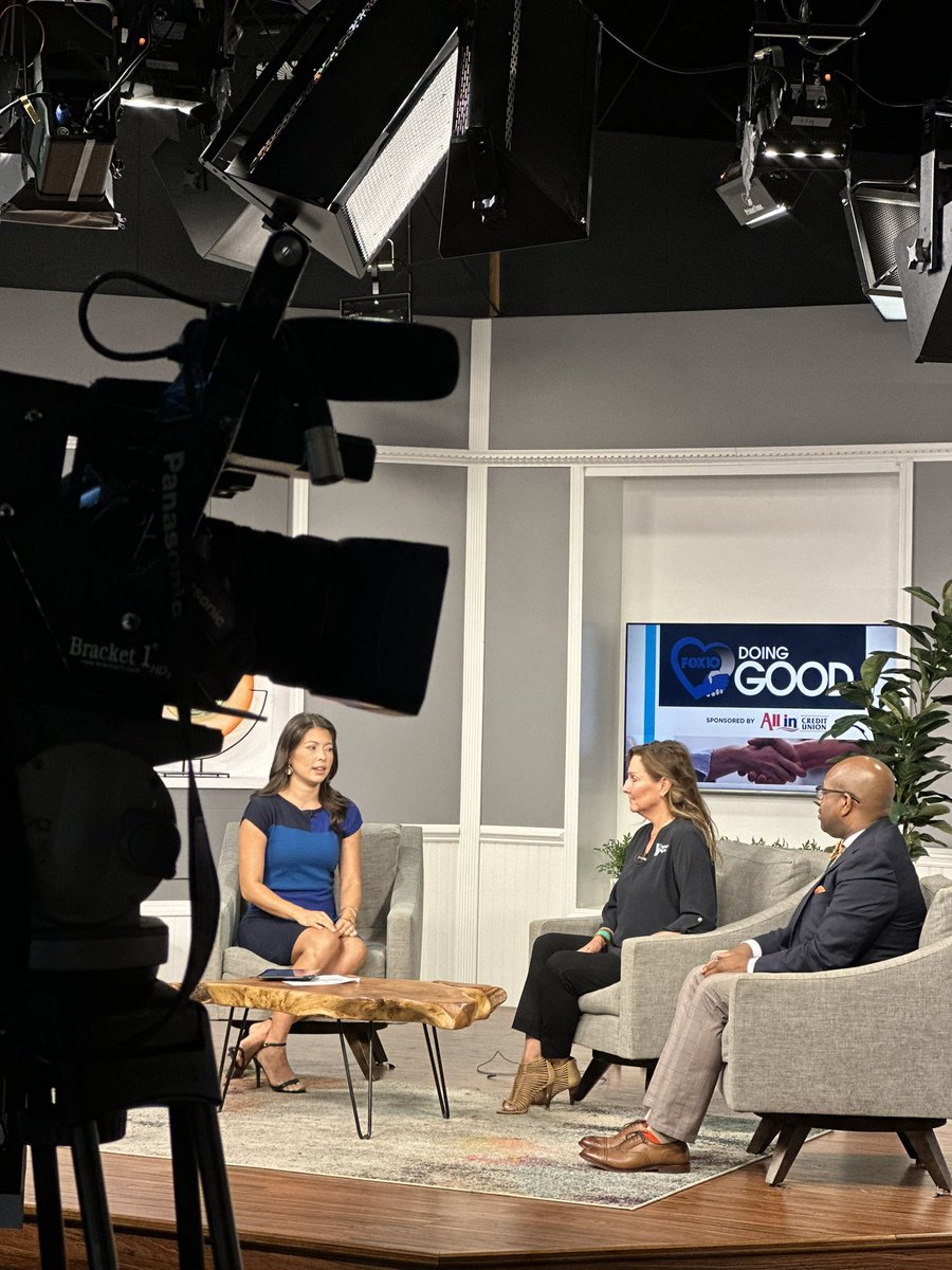 DrSetItOff's tweet photo. Thank you @FOX10News for having myself and Aimee Risser (CEO @CentralGulfBBBS). I currently serve on the BBBS board. We need more men to sign up to be mentors. #MentoringMatters #DrSetItOff https://t.co/EsudBhIGgW