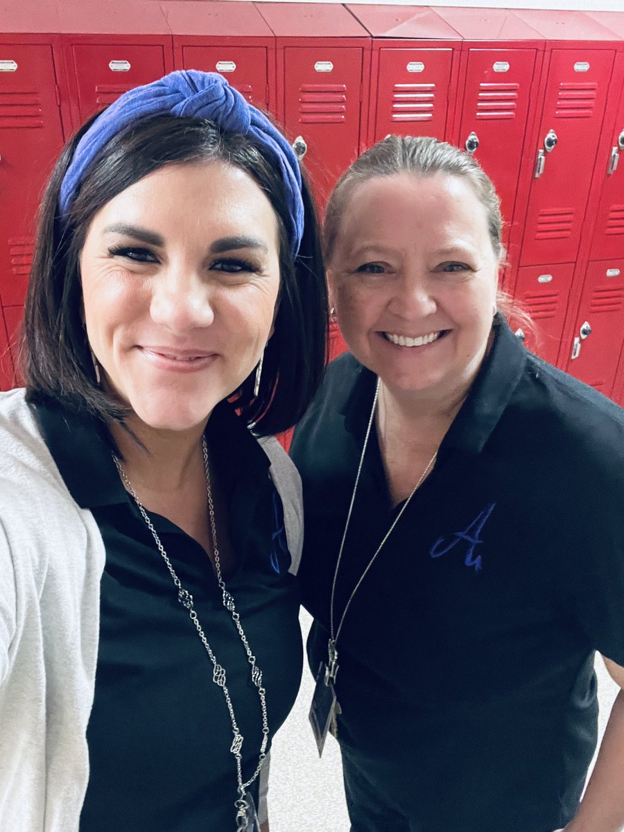 MrsBlacksWorld's tweet photo. Spirit week - Day 2 = Twin Day! 🖤💜

#unstoppableAJH https://t.co/rChE0SZFRV