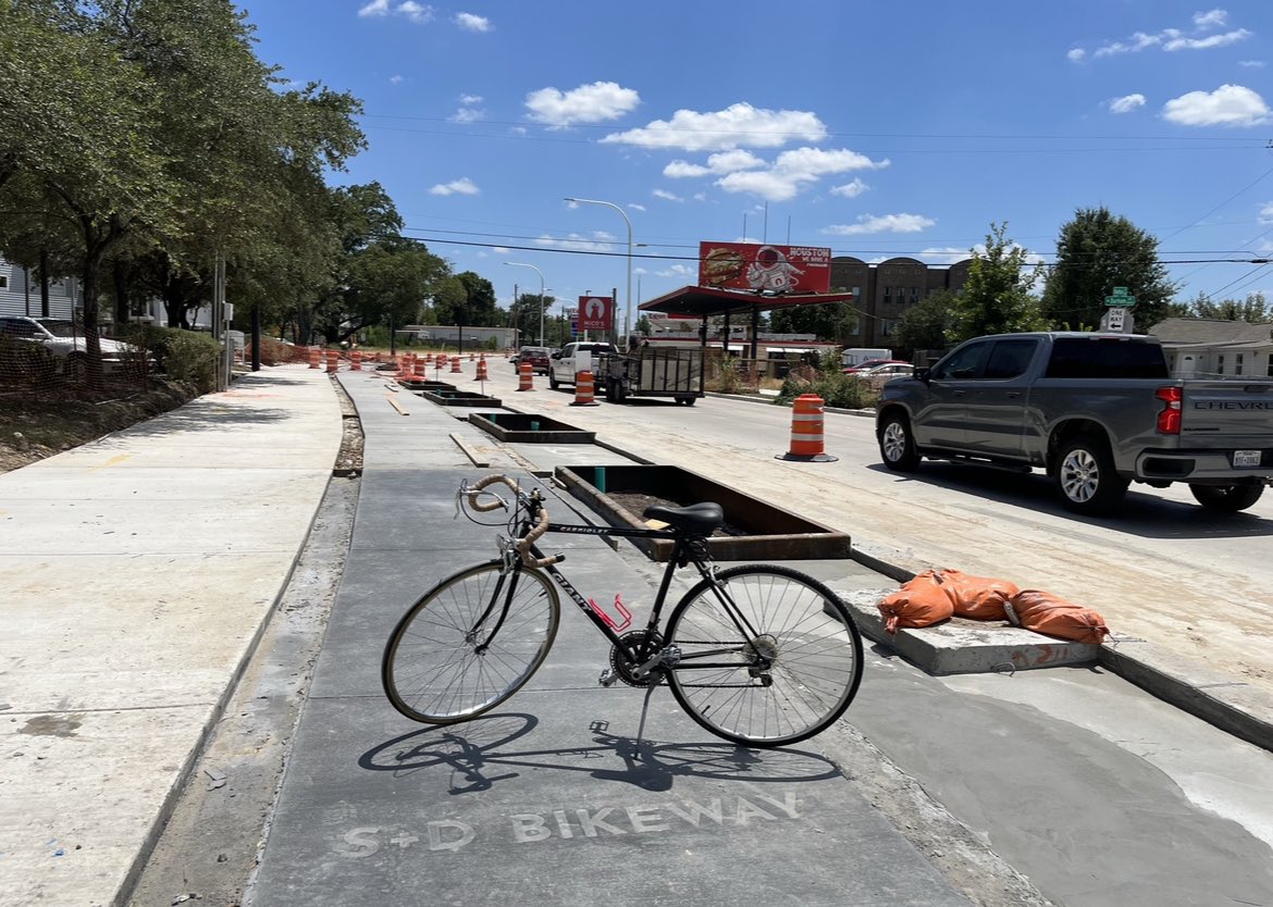 emmanume's tweet image. Behold: The S + D Bikeway in the making by @MHRAHou

Part of the transformative Shepherd/Durham reinvestment project
