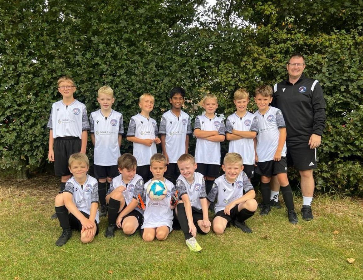 Massive shout out to Portishead Town U9 Jaguars 🙌 Only formed this year, they played their first match at the weekend &amp; secured a 1-1 draw. The Jaguars are enthusiastically managed by Andy Vinson &amp; generously sponsored by <a href="/cookbrownbc/">Cook Brown Building Control</a> 
Keep it going boys, we’re proud of you 🤍🖤