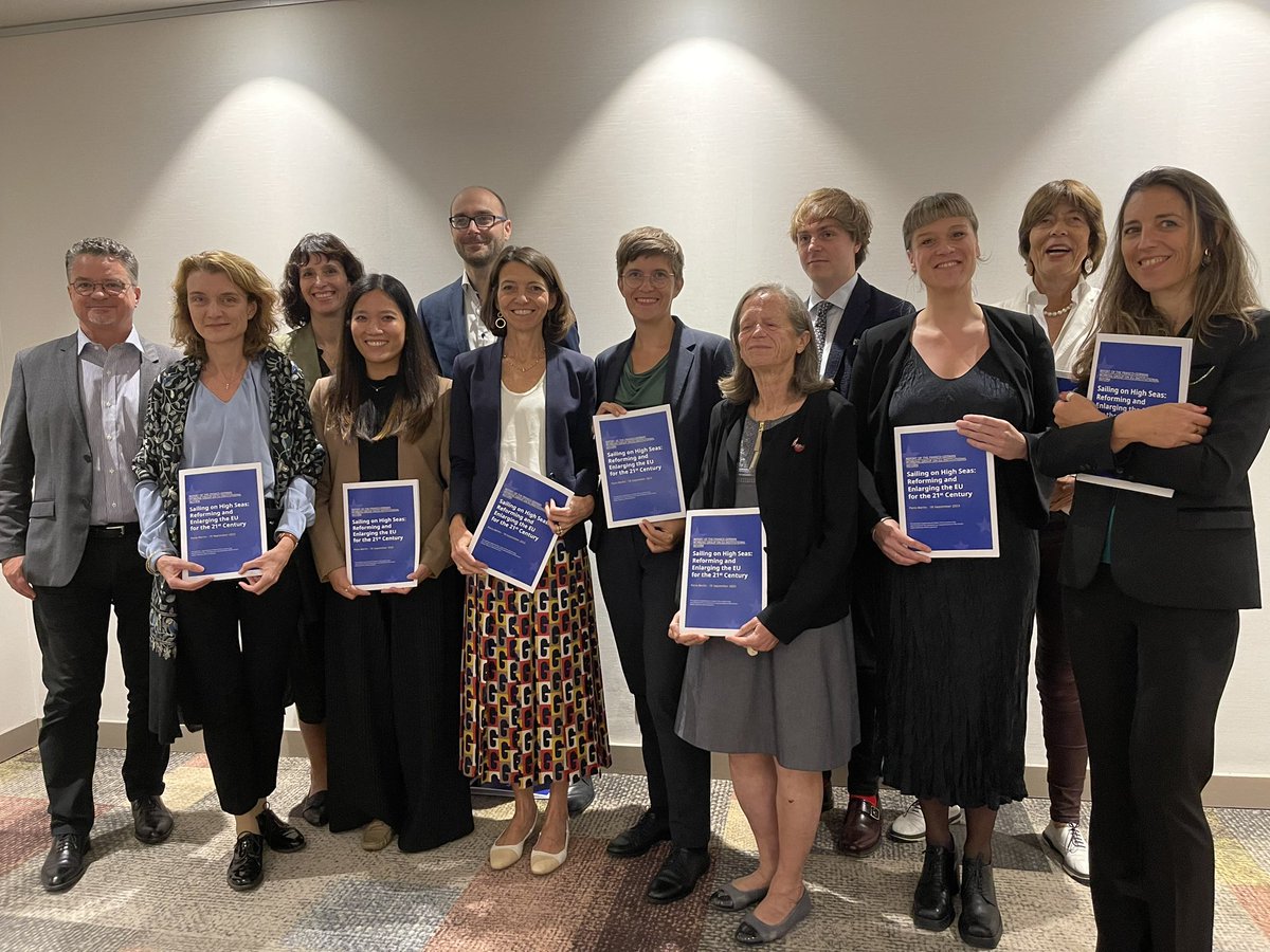 LaurenceBoone's tweet photo. En début d’année @AnnaLuehrmann  et moi avons donné mandat à un groupe d’experts 🇩🇪🇫🇷 pour réfléchir à l’avenir de l’UE. Le fruit de leur travail est là! Un grand merci à eux pour leurs suggestions qui vont continuer de nourrir notre réflexion pour une🇪🇺plus forte et démocratique https://t.co/474cXfRIZL