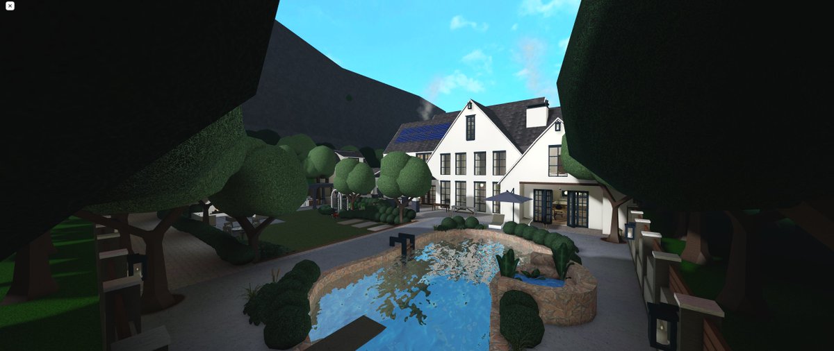 clsudyvry's tweet image. shes finally done 😍

worth $2.5mil and 95% plot data

credits - @NoktunalR (Layout/kitchen), @egwynox (inspo/fireplace/decals) (@Look_io_kas decals), @R3troVibes (living room).

@FroggyHopz_RBLX @RBX_Coeptus 

#WelcomeToBloxburg #bloxburgbuilds #bloxburgbuild #bloxburg #roblox