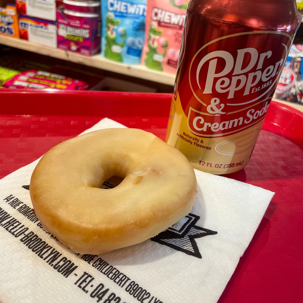_hello_brooklyn's tweet photo. Le donut de la semaine: glazed citron / menthe https://t.co/fEHrOUJtVe