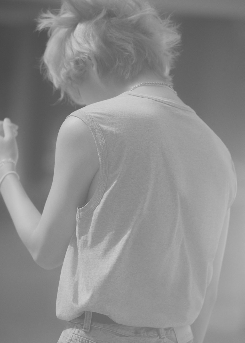 Momentibles's tweet photo. --V Layover Appreciation Post Part 4 ✨
💜 Weverse is a haven for the best high-res shots of your favourite idols 💜
Arm appreciation only 🦾🤭 Which photo is your favourite? 😜
#TAEHYUNG #Layover
#LAYOVER_V #Layover300M
#LoveMeAgain #RainyDays https://t.co/iolJw4F7ei