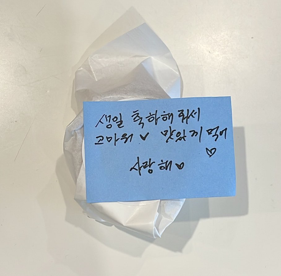 Limitless950927's tweet photo. 🐶🐶🐶
어제 상원 님이 팬분들께 드릴 선물로 타르트 50개 구매 후 자필 메모지를 놓고 가셨다고 합니다! 타르트와 메모지는 양일 선착순으로 드립니다! (1인 1개 제한) https://t.co/mi0iJTeItF