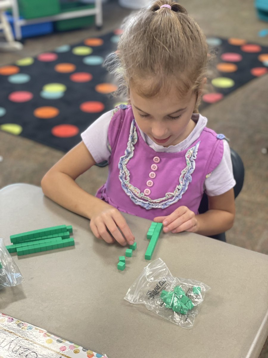 marnellandrea29's tweet image. We have been practicing counting numbers with our place value blocks. We each made a number and then walked around the room to count the blocks on the desks of other students. @VV_Voyagers #fabulousfirsties #welovemath