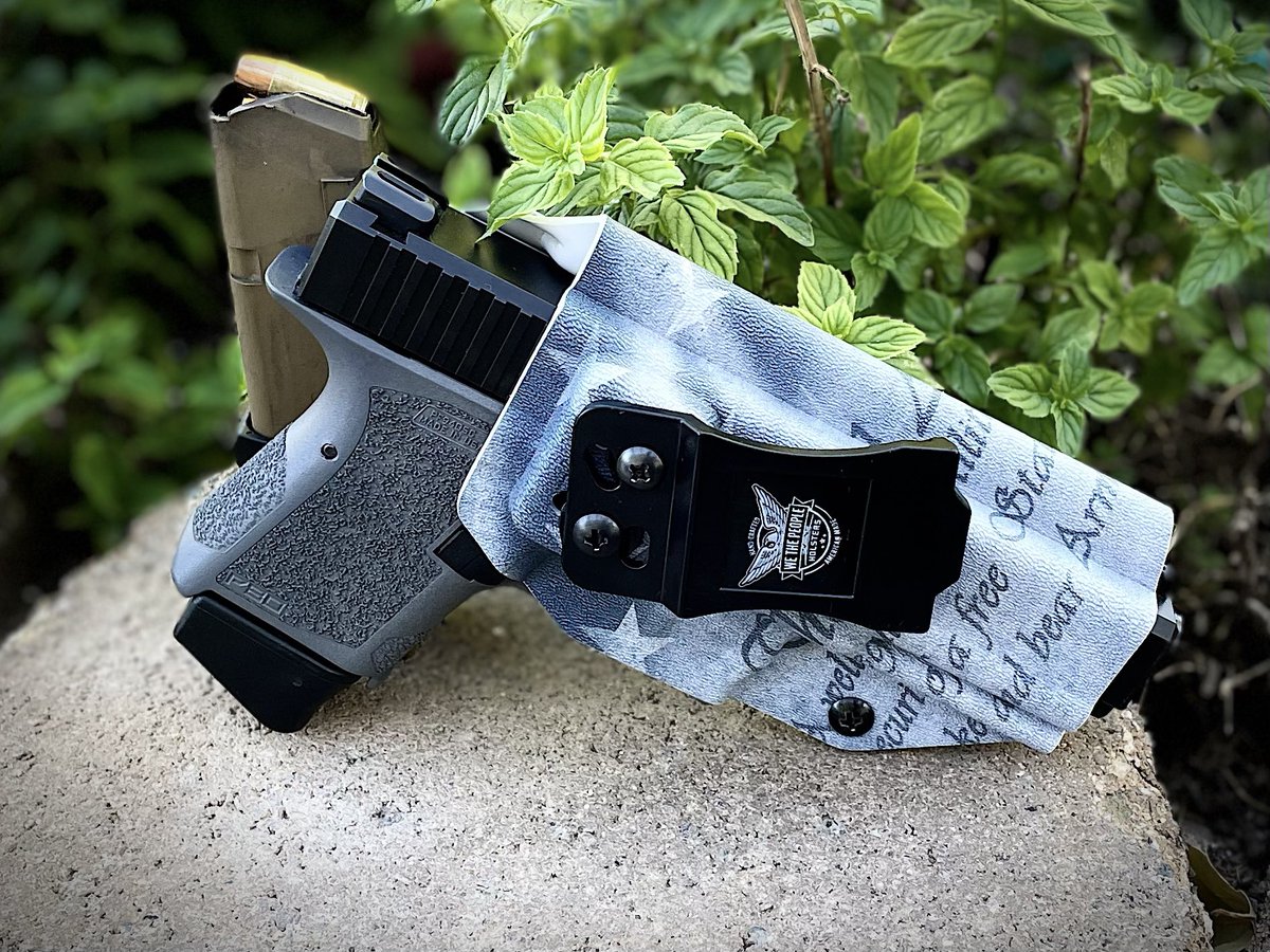 17 slide on 26/27 subcompact frame. 26 mag and 17 backup mag. Noticeable recoil reduction for a subcompact frame and very enjoyable to run. 

#Polymer80 #KitchenTableBuilders #2A #GhostGun