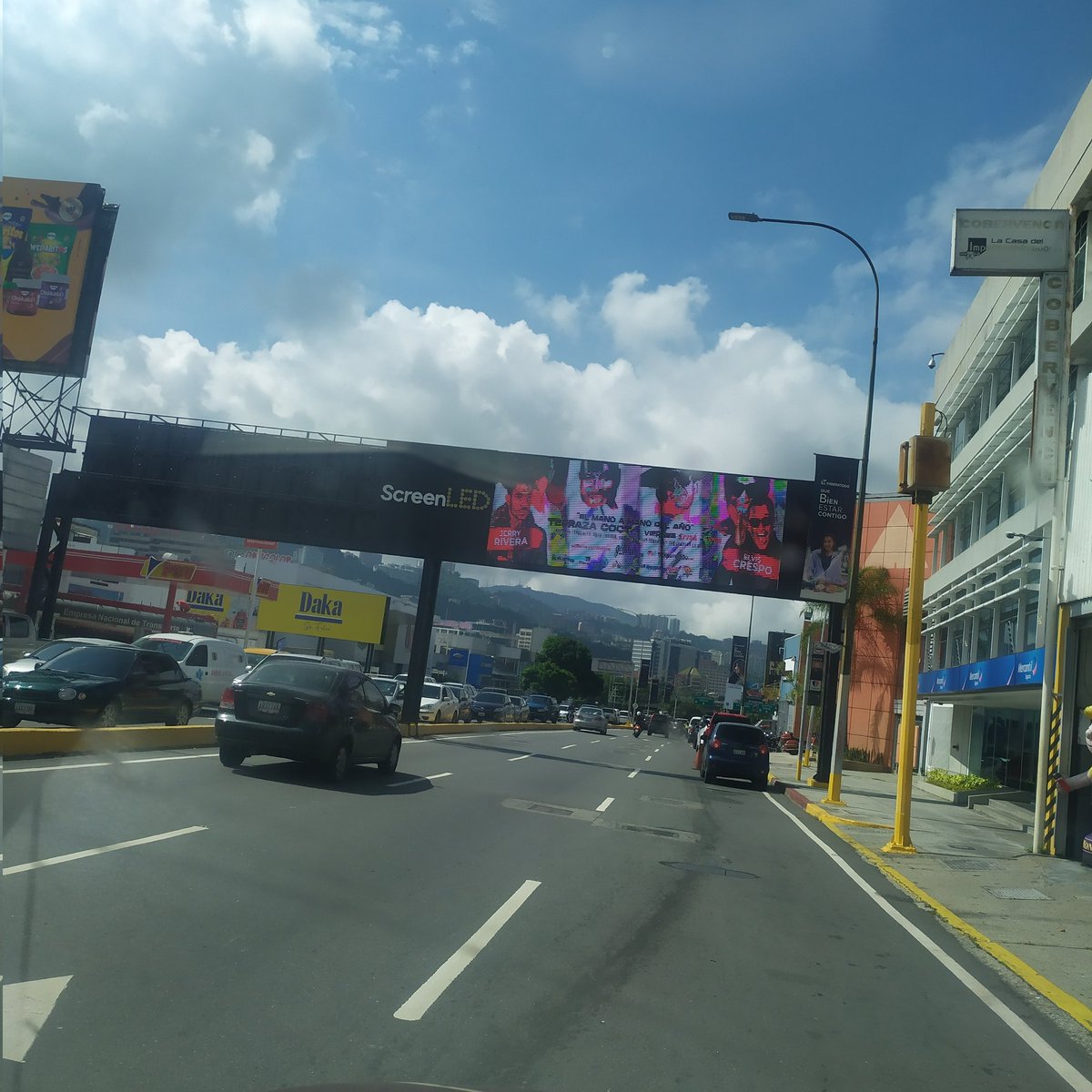 miascr's tweet photo. ¿En serio tenemos que calarnos esto a juro y porque sí?
Contaminación visual, publicidad sin sentido a costa de nuestros impuestos https://t.co/GivmiLH3Cw