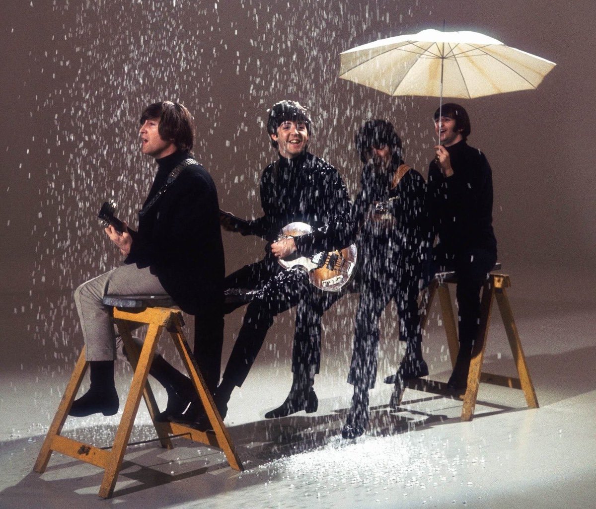 thenowherefans's tweet photo. The Beatles filming the promo of their song Help! in 1965 https://t.co/0e8tCD9B0Z
