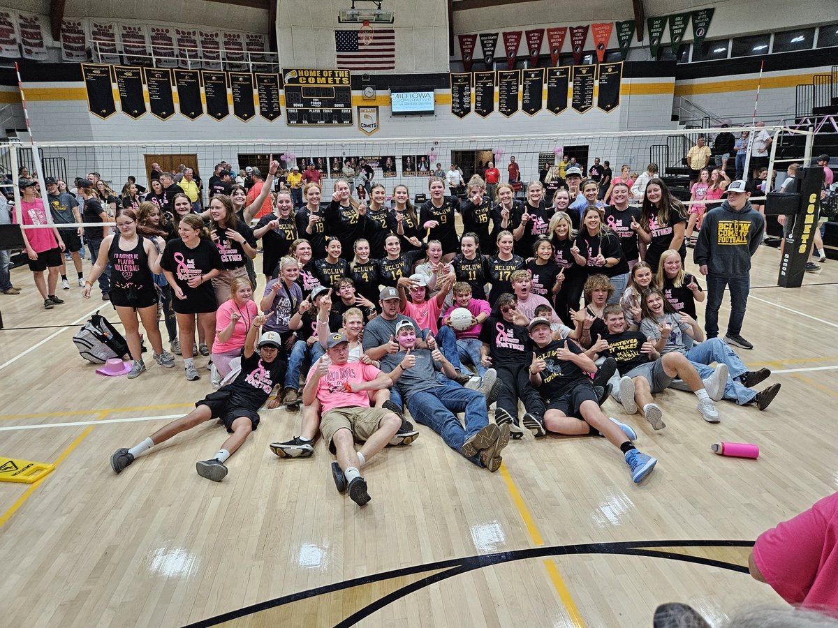 Everybody in for a photo. BCLUW student section was rowdy all night long.