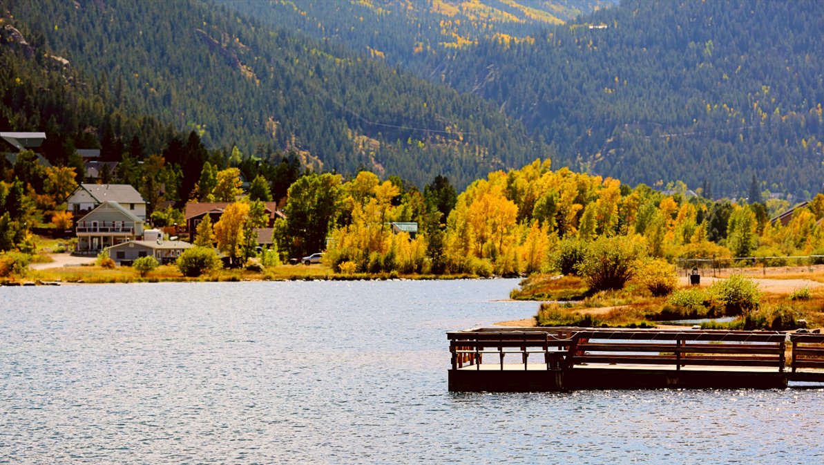 MelsGraybill's tweet photo. This #Colorado moment of #zen brought to you by @9NEWS viewer Elsa Coates 📸#GeorgetownLake #leafpeeping https://t.co/RyXK4fJFUZ