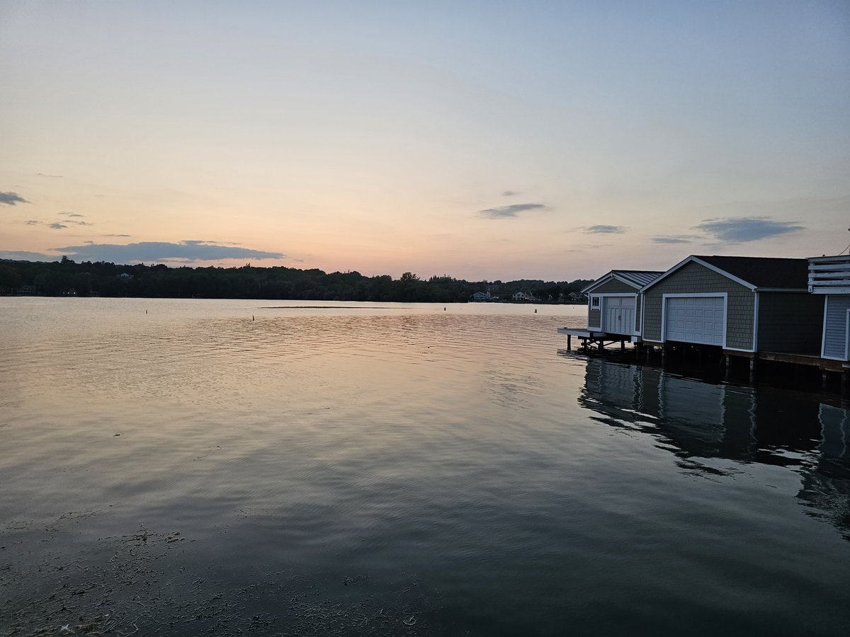 Eric_Morehouse's tweet photo. Rare Moonlight miles after work. Love living near Canandaigua Lake and its ever changing views.
#NightRunning
#Miles
#Moonlight
#Moonrise
#FingerLakes
#CanandaiguaLake #RunWithTheMarines
#SemperFidelis
#NeverForget
#MissYouMom
#WolfManRunning https://t.co/SqWii17Tl0