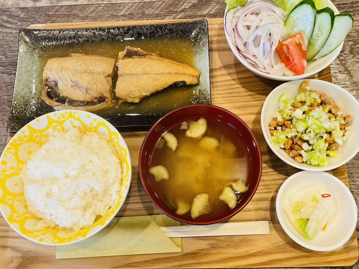 こんにちはReinaです🧚‍♀️✨

🦩本日の営業時間🦩
　昼11:30〜14:00
　夜リーグ貸切

本日のスペシャルランチ🍚
🔴鯖の味噌煮定食（３食限定🔴
1100円

本日の夜営業は、リーグの為貸切となります🙇‍♀️

🎂４周年イベント🎂
ダーツ投げ放題🎯
三角くじ引き（会計時の金額で1000円毎一回）
お食事券盛り沢山🎟