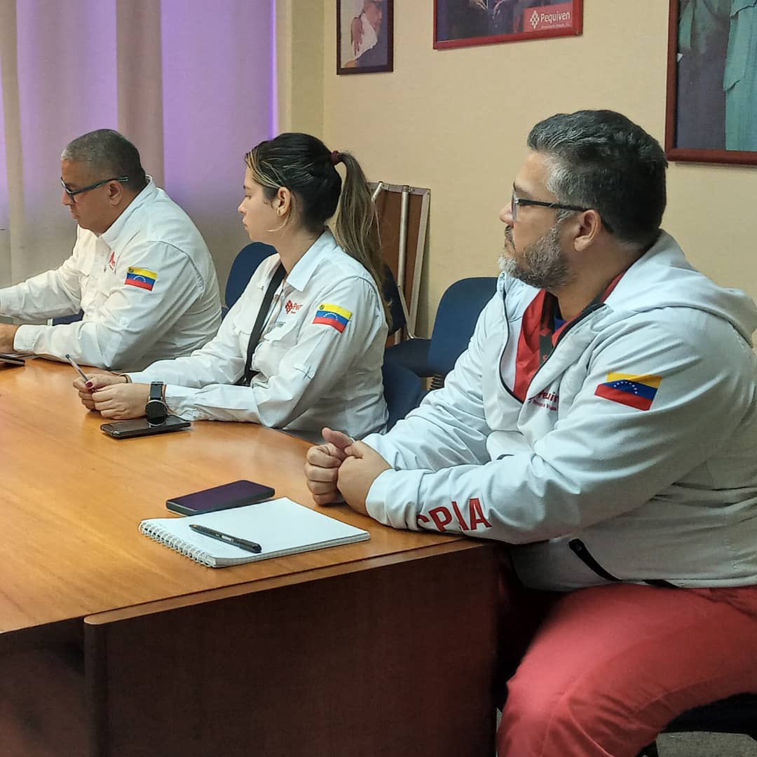 Los #CPTT del Complejo José Antonio Anzoátegui, activaron el Comité Local de Producción Socialista (CLPS) con distintas gerencias para tratar la viabilidad en la optimización de recursos de la Clínica Industrial.

<a href="/NicolasMaduro/">Nicolás Maduro</a> 
<a href="/TellecheaRuiz/">Rafael Tellechea</a> 
<a href="/nlaconchamolina/">@NLaConchaMolina</a> 
<a href="/elguerrero9523/">José Miguel Guerrero</a>