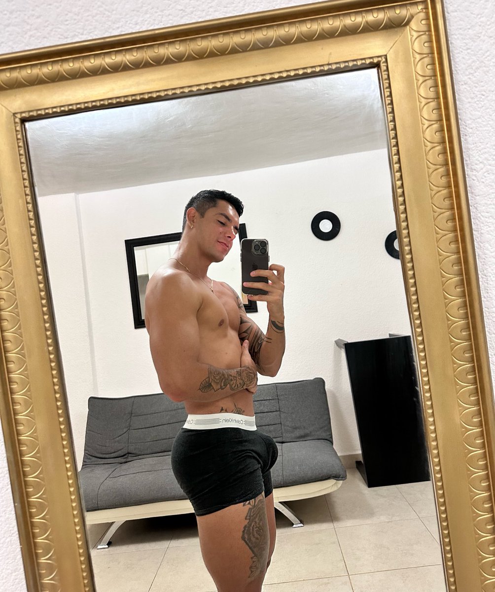 alphaP30's tweet photo. You like my lump, you can't look away https://t.co/OXogb32Ibk
