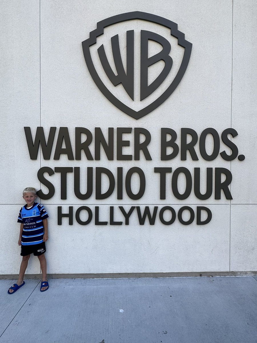 DunstonShipLtd's tweet image. Dunstons and @HullWykeRL on tour in Hollywood!
Jenson from Hull Wyke Under 7s proudly showing off his Hull Wyke shirt off in Hollywood
#DunstonShipRepairs 
#twoblues