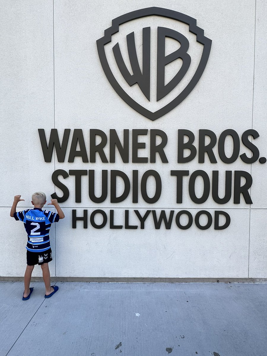 DunstonShipLtd's tweet image. Dunstons and @HullWykeRL on tour in Hollywood!
Jenson from Hull Wyke Under 7s proudly showing off his Hull Wyke shirt off in Hollywood
#DunstonShipRepairs 
#twoblues