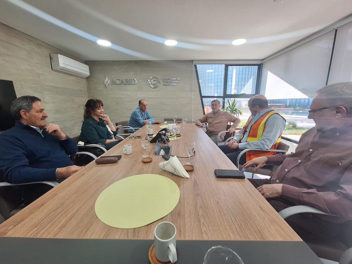 coninagrocba's tweet photo. Junto al Presidente de @CONINAGRO @LauciricaElbio , nuestra Pte @VIgoillo y el Secretario @RenePaschetta visitamos la
Imponente #ACABIO donde fuimos recibidos por su Gerente @santiacquaroli. https://t.co/RbODC8qodY