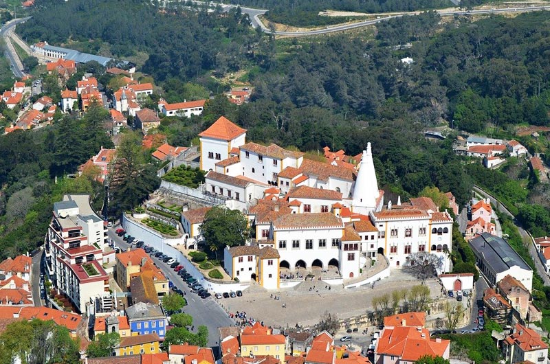 WeSoloApp's tweet photo. 🇵🇹 Sintra boasts gorgeous castles, palaces, and breathtaking views. What's not to love? => https://t.co/XUkXi2IGwi
🇵🇹 You could explore with a travel buddy? Create a trip on WeSolo App => https://t.co/JLxdQXZbjV

#sintra #solotravels #visitportugal #traveleurope https://t.co/ALnBY8zDTm