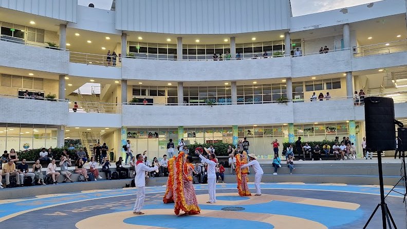 DUNEScience's tweet image. It&apos;s Collaboration Week! Our host, @Unimagdalena  welcomed us with a beautiful reception, traditional Colombian music and dancing. Now it&apos;s time to get to work. #dunescience #collabweek #internationalcollab