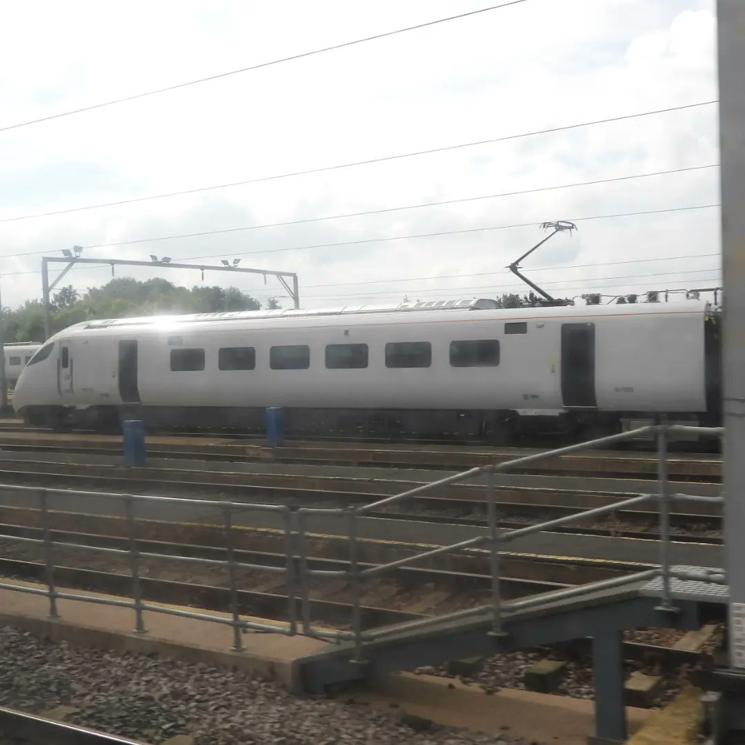 DanSpotter86's tweet image. 805002 and 805003 looks like a Ghost at Oxley Depot on September 15th 2023 but with Pantograph raised too.

#avantiwestcoast #class805 #class805IEP #oxleydepot #Wolverhampton